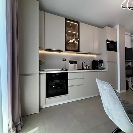 Alezzi Odyssey Apartment *