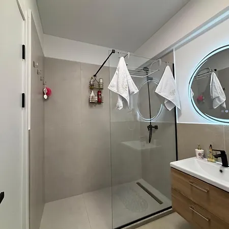 Alezzi Odyssey Apartment *
