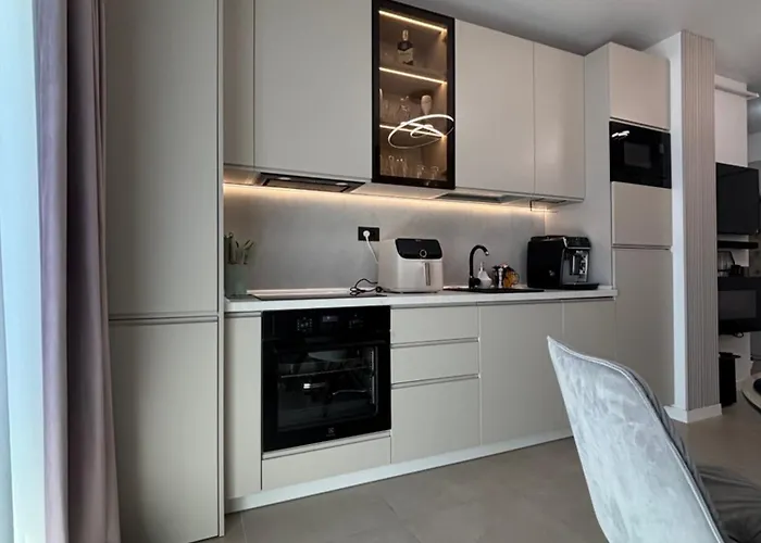 Alezzi Odyssey Apartment *