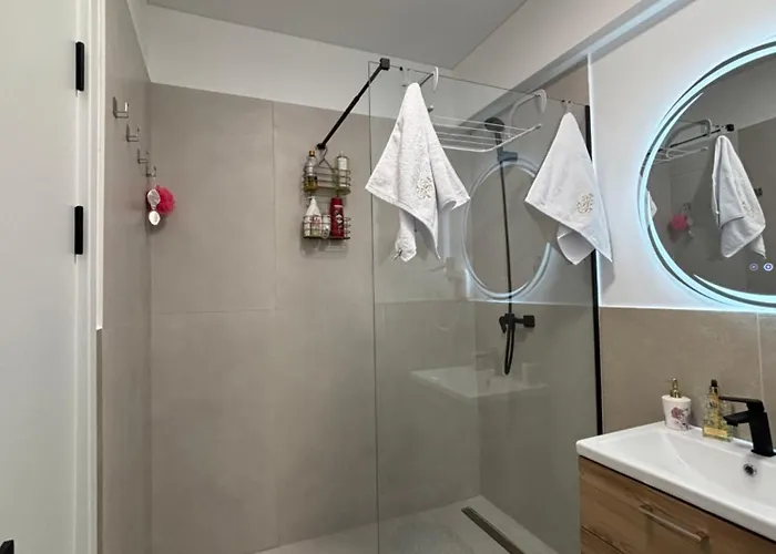 Alezzi Odyssey Apartment *